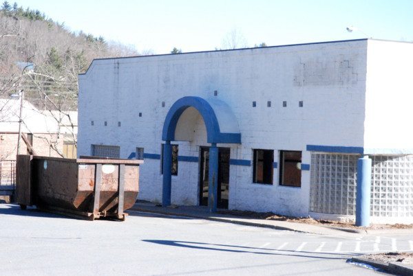 The building at 217 Wilson Drive in Boone, which once housed Village Laundry, is now empty. Photo by Ken Ketchie.