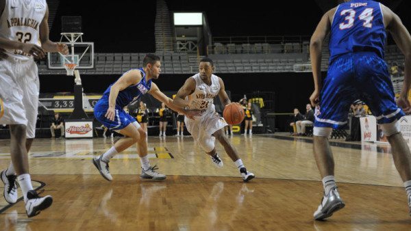 Frank Eaves scored a game-high 21 points in Thursday's 71-67 loss to league-leading UT Arlington. Courtesy: DCMayo (Appalachian, '83)