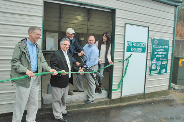Last Friday, Ralph Seamon (left) and BrianCrutchfield of Blue Ridge Electric MembershipCorporation, Stan Steury with ASU Energy Center,Watauga County Commissioner Nathan Miller andWatauga County Recycling Coordinator Lisa Dotyparticipate in the ribbon cutting of the new systemat the Watauga County dump that will convertmethane into $700,000 worth of electricity in 10years. Photo by Jesse Wood