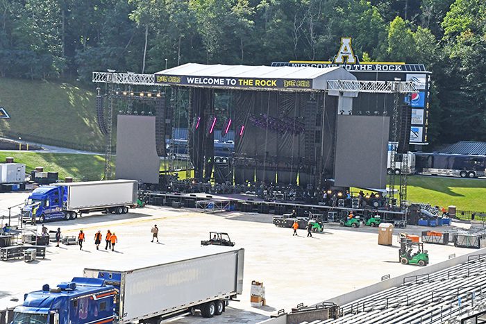 luke combs tour stage setup