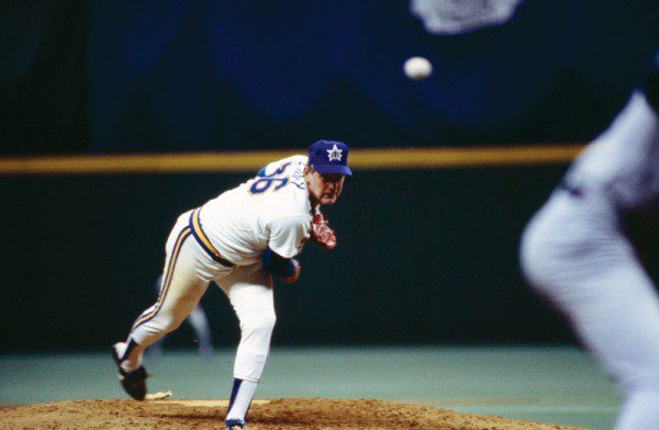 San Francisco Giants unveil statue of pitcher Gaylord Perry